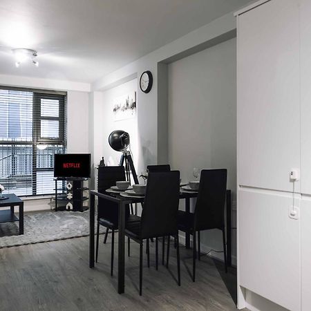 Stylish 2-Bed In Stratford Apartment London Bagian luar foto