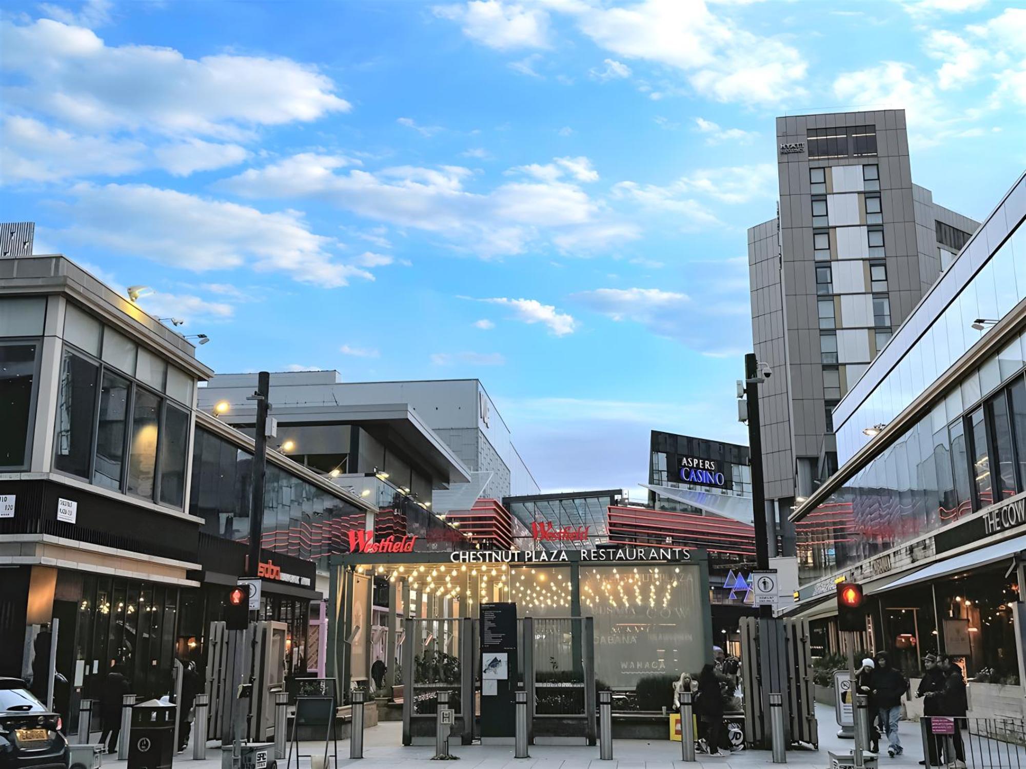 Stylish 2-Bed In Stratford Apartment London Bagian luar foto